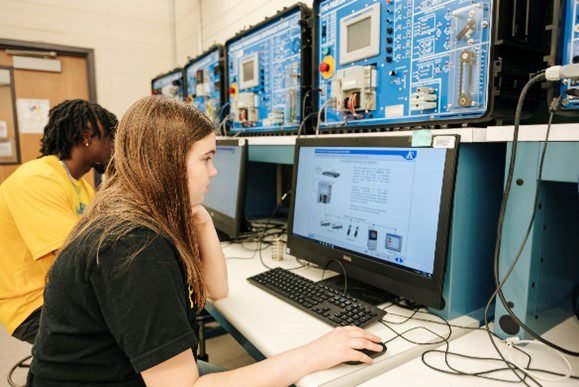 engineeringtech NSU student working on a computer.